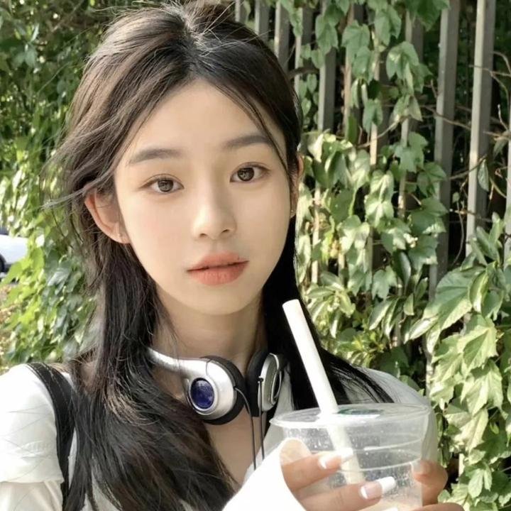 怕羞的黄莺